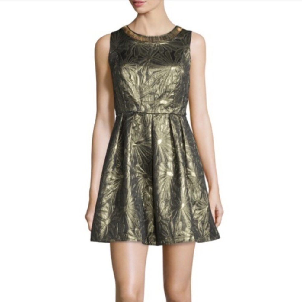 Romeo + Juliet Gold Sequin Floral Jacquard Party Dress